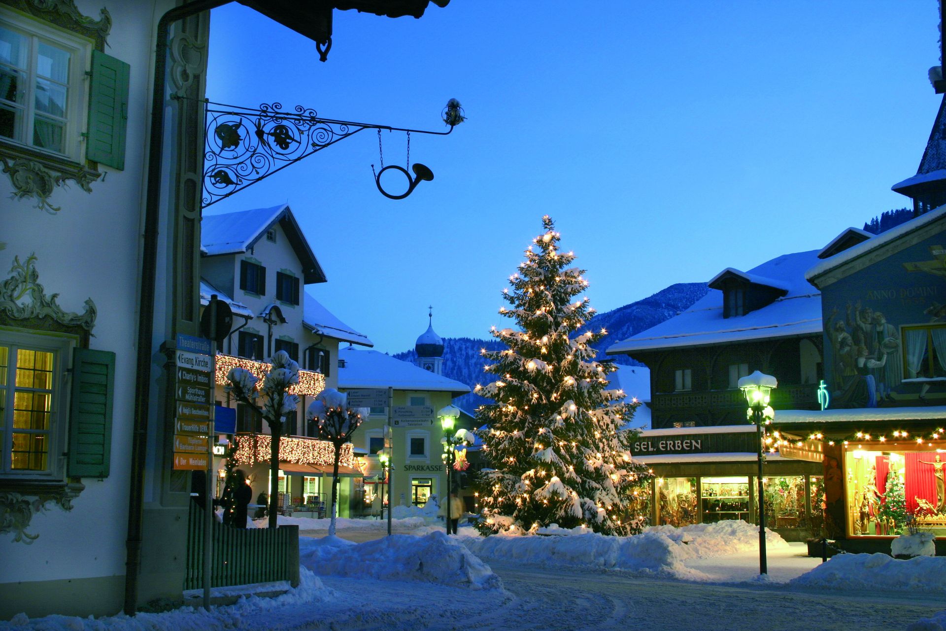 Fotos Oberammergau Oberammergau an Weihnachten mit einer festlichen und