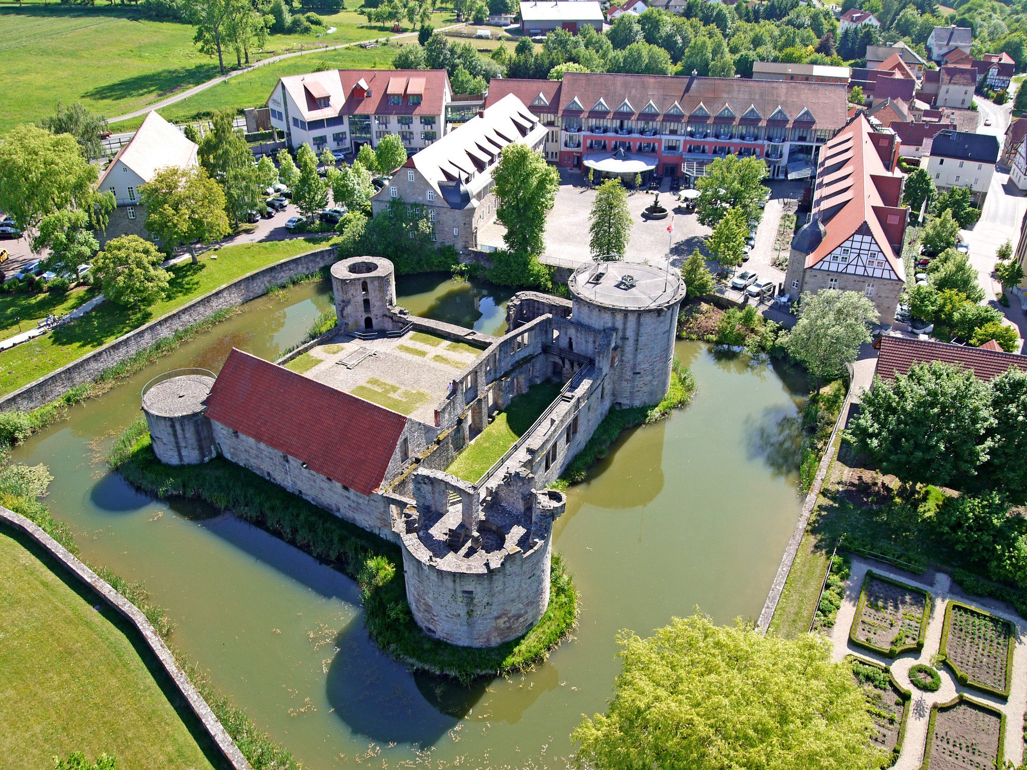 Außenansicht Göbels Schlosshotel, Friedewald.
