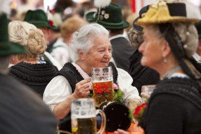 Bald gehts wieder zum Maibaumaufstellen!