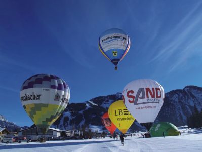 Österreich: Kunterbunte Himmels-Gefährte