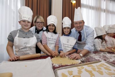 Kinder backen für Kinder