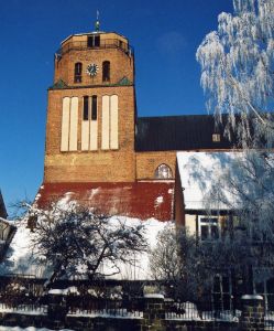 Eine Kirche ohne Turmspitze