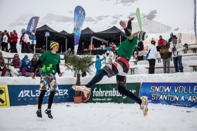 Baggern, Pritschen und Schmettern im Schnee